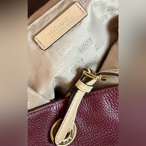 MICHAEL KORS JET SET BURGUNDY LEATHER TOTE - Picture 10 of 12